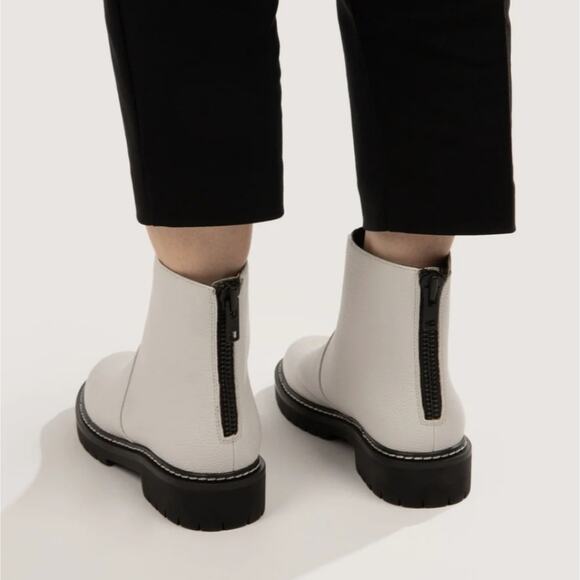 Sz 8 MATT & NAT White Faux Leather Chelsea Boots - Picture 12 of 12